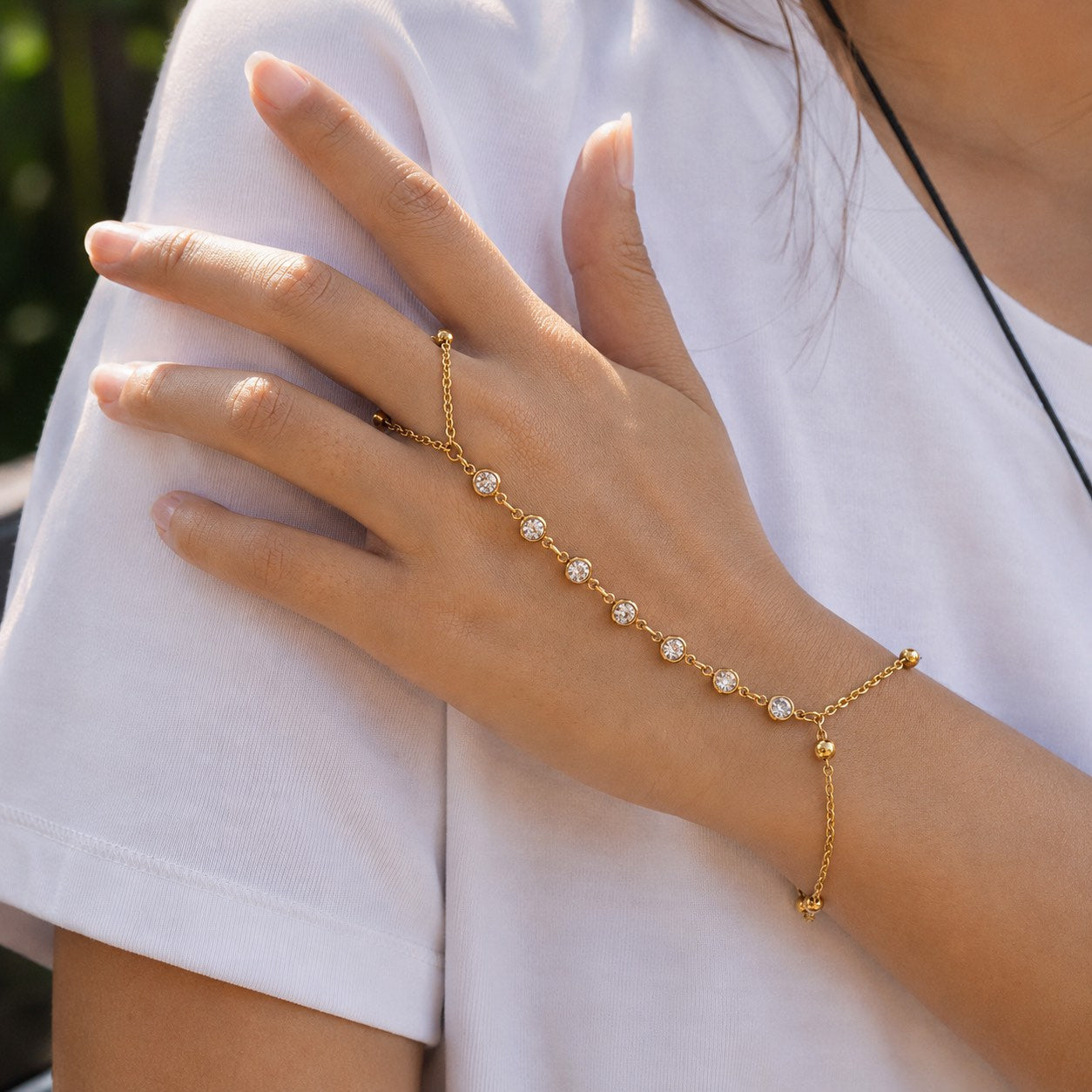 Βραχιόλι Lumiere Hand Chain γεωμετρικό, επιχρυσωμένο 18Κ με ζιργκόν