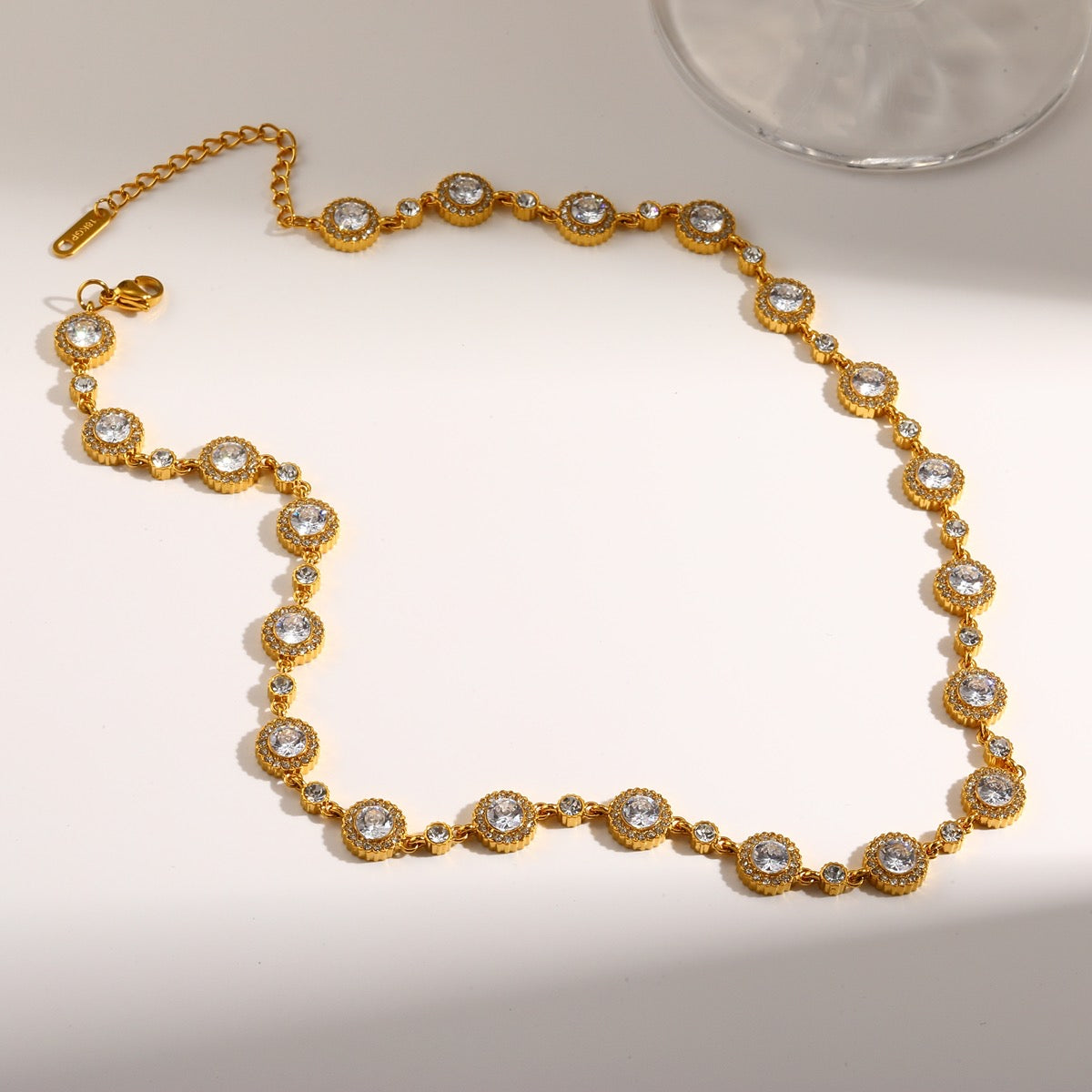 Κολιέ Crystal choker, αλυσίδα tennis, κοντινή λήψη