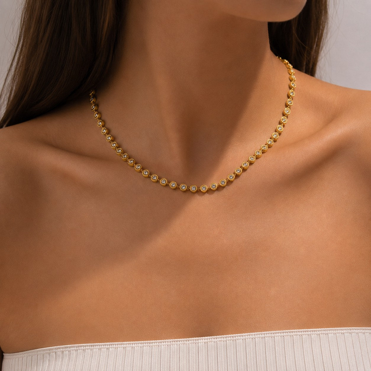 Κολιέ Emily choker με γεωμετρικό μοτίβο και ζιργκόν, επιχρυσωμένο 18Κ