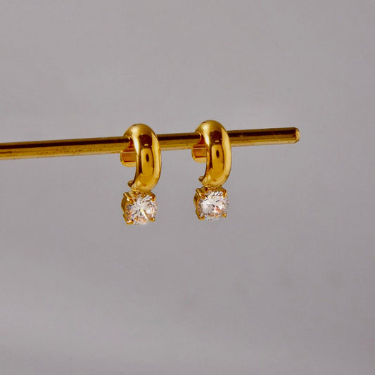 Σκουλαρίκια Monaco Earcuff, κοντινή λήψη κλιπ
