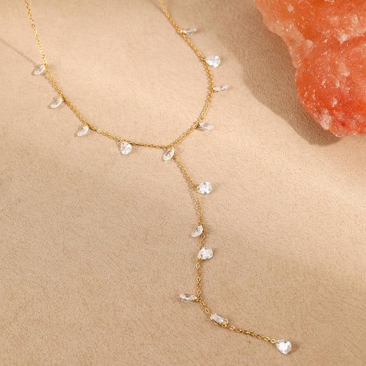 Κολιέ Estelle Tie Chain, κοντινή λήψη ζιργκόν