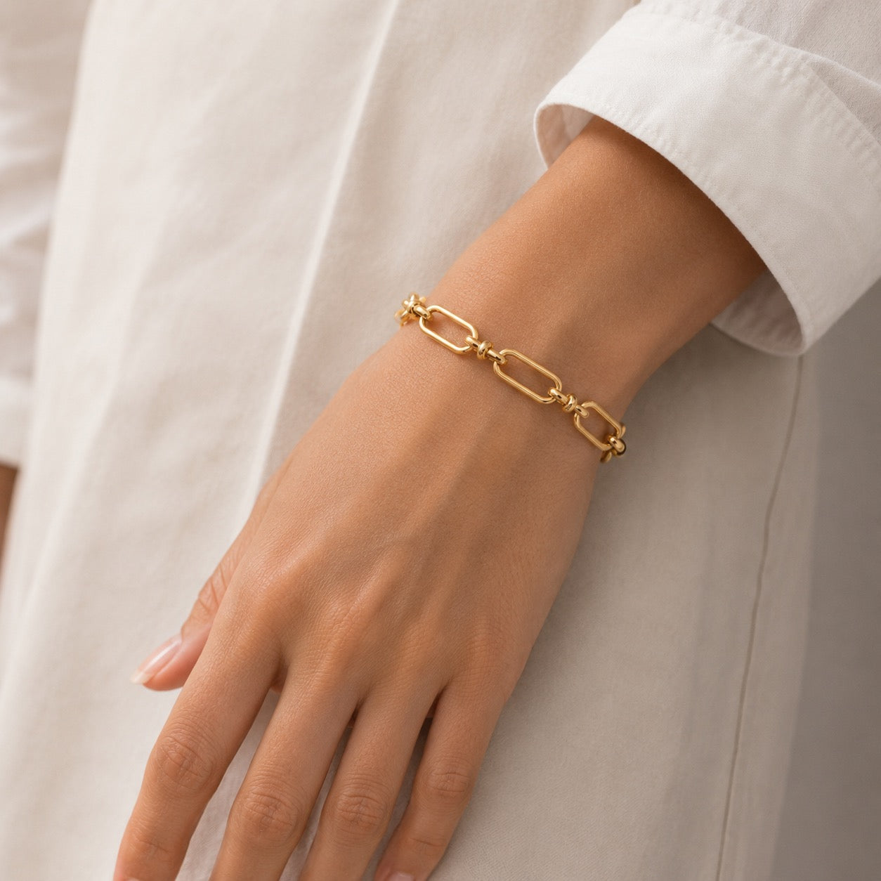 Βραχιόλι Alessia Hand Chain φορεμένο